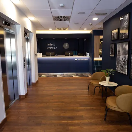 Travelodge Madrid Metropolitano-3
